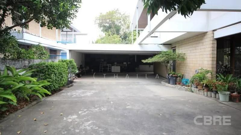 Single House on Sukhumvit 71, Bangkok, Khlong Tan Nua, Watthana, Bangkok, 4 Bedrooms, 426 sqm, Single Detached House For Sale, by CBRE (Thailand) Co.,Ltd, 500551849 - DDproperty.com