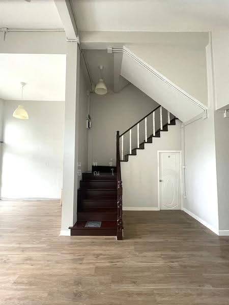 Townhouse Sutthisan – MRT Sutthisan Station, Bangkok, Huai Khwang, Bangkok, 5 Bedrooms, 200 sqm, Townhouse For Rent, by ปรินทร์ญาดา ชิณโชติ, 500552028 - DDproperty.com