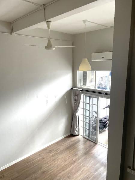 Townhouse Sutthisan – MRT Sutthisan Station, Bangkok, Huai Khwang, Bangkok, 5 Bedrooms, 200 sqm, Townhouse For Rent, by ปรินทร์ญาดา ชิณโชติ, 500552028 - DDproperty.com