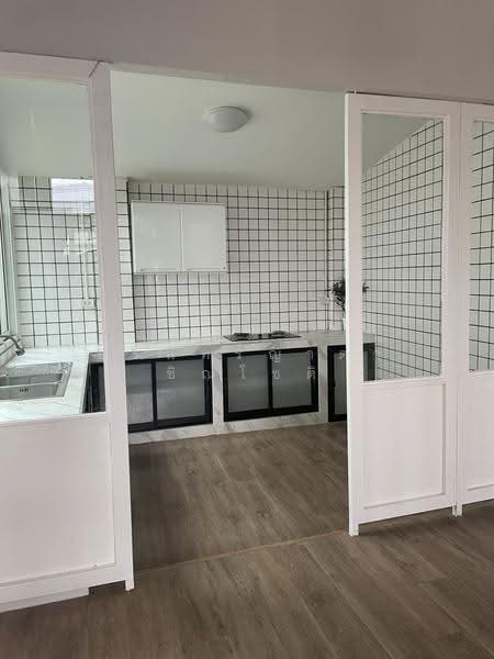 Townhouse Sutthisan – MRT Sutthisan Station, Bangkok, Huai Khwang, Bangkok, 5 Bedrooms, 200 sqm, Townhouse For Rent, by ปรินทร์ญาดา ชิณโชติ, 500552028 - DDproperty.com