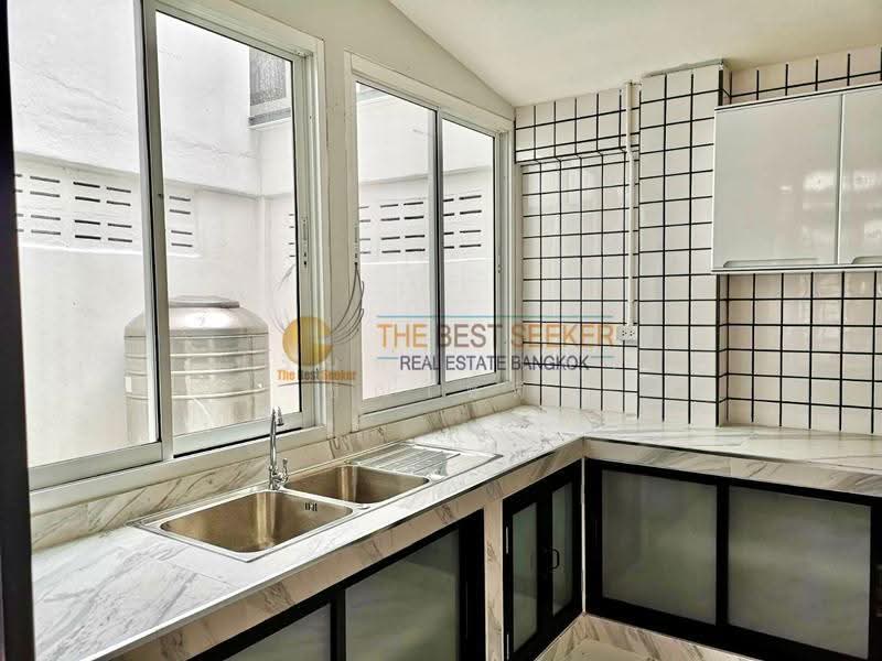 Townhouse Sutthisan – MRT Sutthisan Station, Bangkok, Huai Khwang, Bangkok, 5 Bedrooms, 200 sqm, Townhouse For Rent, by ปรินทร์ญาดา ชิณโชติ, 500552028 - DDproperty.com