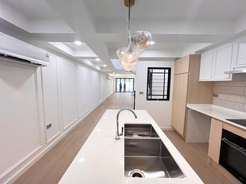 Home for rent Ekkamai, Pridi Phanomyong, Bangkok, Khlong Tan Nua, Watthana, Bangkok, 3 Bedrooms, 192 sqm, Townhouse For Rent, by Sumitara Sampattavanija, 500552103 - DDproperty.com