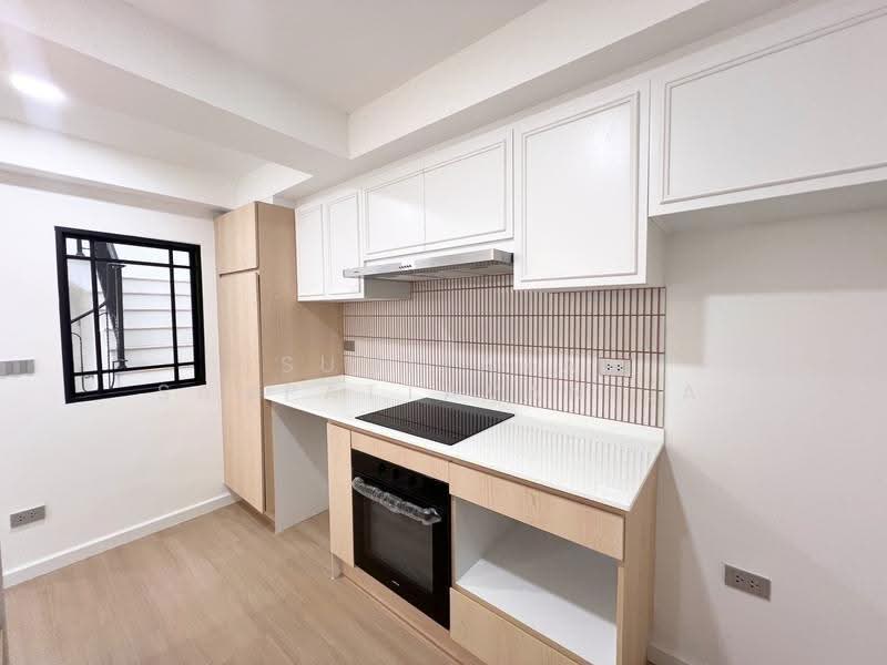 Home for rent Ekkamai, Pridi Phanomyong, Bangkok, Khlong Tan Nua, Watthana, Bangkok, 3 Bedrooms, 192 sqm, Townhouse For Rent, by Sumitara Sampattavanija, 500552103 - DDproperty.com