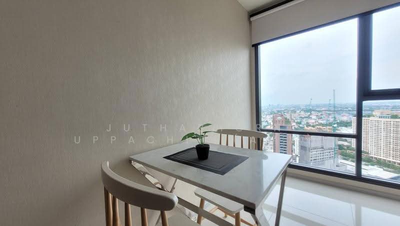 Rhythm Sukhumvit 42, Bangkok, Soi Sukhumvit 42, Sukhumvit Road, Phra Kanong, Khlong Toei, Bangkok, 1 Bedroom, 45 sqm, Condo For Rent, by Juthabhorn Uppachit (Amy), 500552125 - DDproperty.com