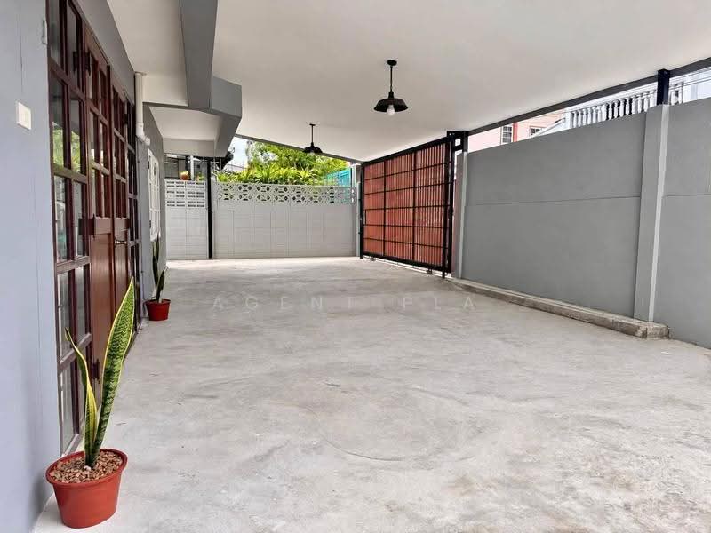 Newly Renovated 2-Storey Detached House for Rent – Near BTS Udom Suk / MRT Si Udom – Pet-Friendly, Bangkok, Bang Na Nuea, Bang Na, Bangkok, 3 Bedrooms, 220 sqm, Single Detached House For Rent, by Agent Pla, 500552311 - DDproperty.com