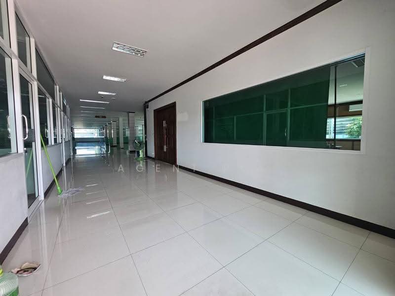 Land with buildings for rent: 2-story office building + warehouse, located on Thepharak Road (SPSAD4, Samut Prakan, Phreak Sa Mai, Muang Samut Prakarn, Samut Prakan, , 2,000 sqm, Office Space For Rent, by Agent Pla, 500552366 - DDproperty.com