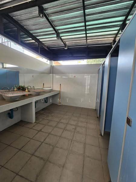 Land with buildings for rent: 2-story office building + warehouse, located on Thepharak Road (SPSAD4, Samut Prakan, Phreak Sa Mai, Muang Samut Prakarn, Samut Prakan, , 2,000 sqm, Office Space For Rent, by Agent Pla, 500552366 - DDproperty.com