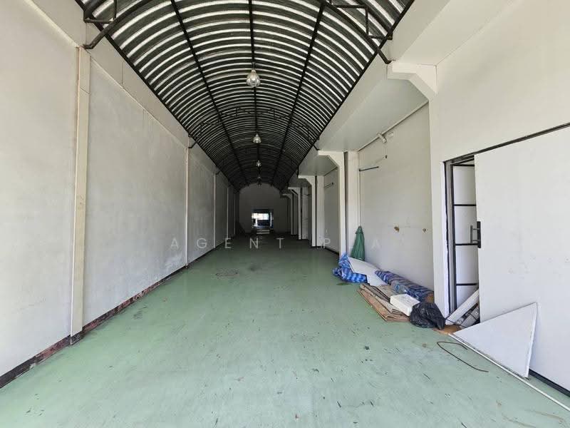 Land with buildings for rent: 2-story office building + warehouse, located on Thepharak Road (SPSAD4, Samut Prakan, Phreak Sa Mai, Muang Samut Prakarn, Samut Prakan, , 2,000 sqm, Office Space For Rent, by Agent Pla, 500552366 - DDproperty.com