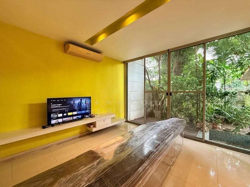 Prompak Gardens Condominium, Bangkok, Sukhumvit, Khlongtoei Nua, Watthana, Bangkok, 3 Bedrooms, 350 sqm, Townhouse For Rent, by Bangkok Residential, 500552367 - DDproperty.com