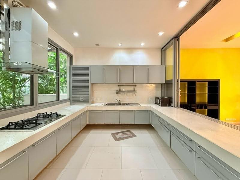 Prompak Gardens Condominium, Bangkok, Sukhumvit, Khlongtoei Nua, Watthana, Bangkok, 3 Bedrooms, 350 sqm, Townhouse For Rent, by Bangkok Residential, 500552367 - DDproperty.com