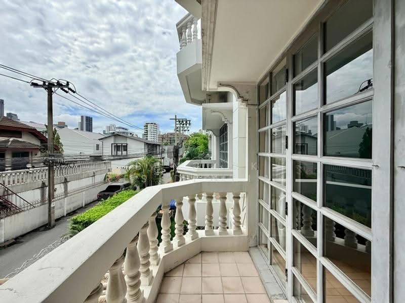 Prompak Gardens Condominium, Bangkok, Sukhumvit, Khlongtoei Nua, Watthana, Bangkok, 3 Bedrooms, 350 sqm, Townhouse For Rent, by Bangkok Residential, 500552367 - DDproperty.com