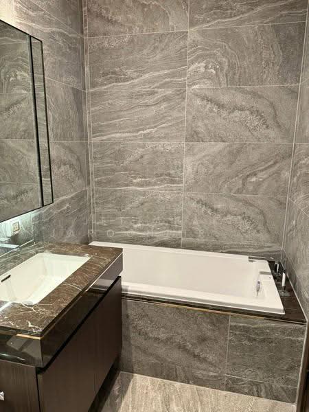 The Esse Sukhumvit 36, Bangkok, Soi Sukhumvit 36, Sukhumvit Road, Phra Kanong, Khlong Toei, Bangkok, 1 Bedroom, 43 sqm, Condo For Rent, by Jettapat Jaroonpipatkun, 500552474 - DDproperty.com