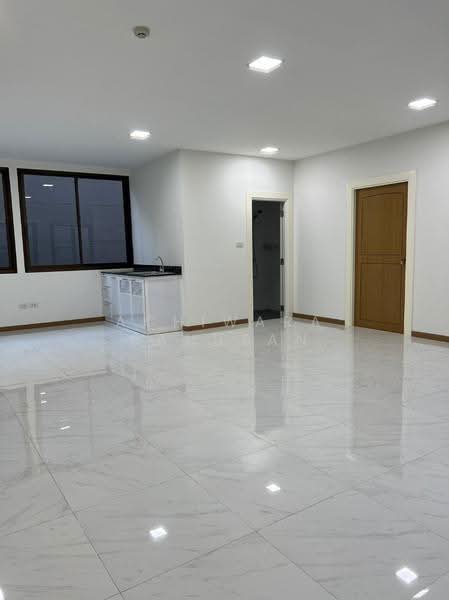 Office Building 5 ชั้นห้วยขวาง มีลิฟต์, กรุงเทพ, รัชดาภิเษก, ห้วยขวาง, กรุงเทพ, 800 ตร.ม., สำนักงาน ให้เช่า, โดย Achiwara Panusan, 500552541 - DDproperty.com