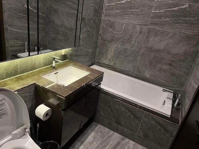 The Esse Sukhumvit 36, Bangkok, Soi Sukhumvit 36, Sukhumvit Road, Phra Kanong, Khlong Toei, Bangkok, 1 Bedroom, 38 sqm, Condo For Sale, by Aom Hatairat, 500552576 - DDproperty.com