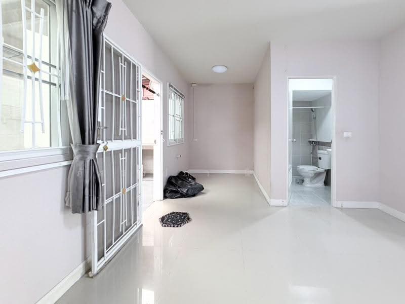 Lalin Town Lio Rangsit-Klong 2, Pathum Thani, Soi Rangsit-Nakhon Nayok 31, Rangsit-Nakhon Nayok Road, Khlong Song, Khlong Luang, Pathum Thani, 4 Bedrooms, 130 sqm, Townhouse For Sale, by ภัสสร์ปภา นิลคช, 500552641 - DDproperty.com