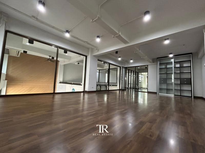 อาคารสำนักงาน&โชว์รูม อ่อนนุช 70/1, กรุงเทพ, ประเวศ, กรุงเทพ, 675 ตร.ม., สำนักงาน ให้เช่า, โดย Bow Tananya, 500552643 - DDproperty.com