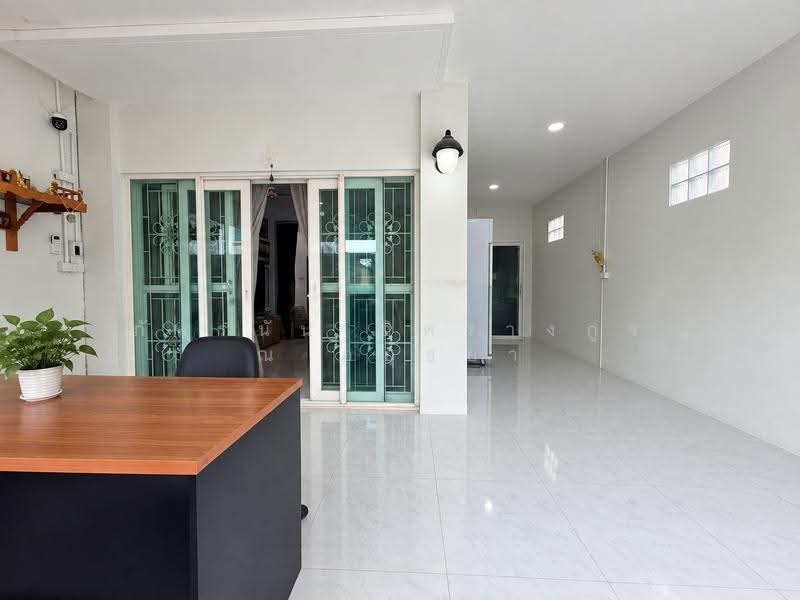 Supalai Ville Lumlukka Klong 3, Pathum Thani, Lat Sawai, Lam Luk Ka, Pathum Thani, 4 Bedrooms, 165 sqm, Semi-Detached House (Twin House) For Sale, by ภัทรนัน อิศรางกูร ณ อยุธยา, 500553469 - DDproperty.com