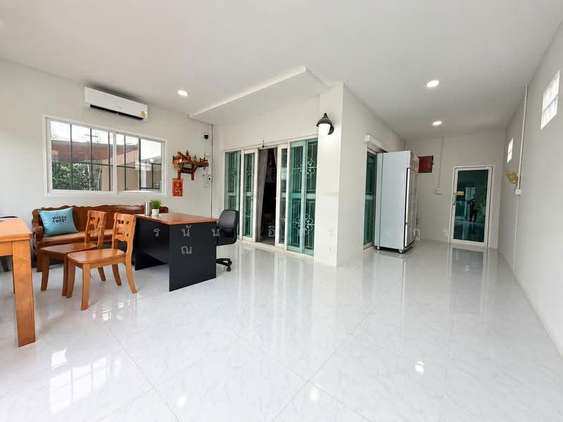 Supalai Ville Lumlukka Klong 3, Pathum Thani, Lat Sawai, Lam Luk Ka, Pathum Thani, 4 Bedrooms, 165 sqm, Semi-Detached House (Twin House) For Sale, by ภัทรนัน อิศรางกูร ณ อยุธยา, 500553469 - DDproperty.com