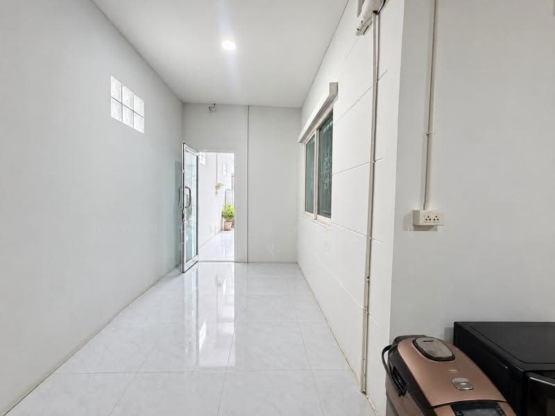 Supalai Ville Lumlukka Klong 3, Pathum Thani, Lat Sawai, Lam Luk Ka, Pathum Thani, 4 Bedrooms, 165 sqm, Semi-Detached House (Twin House) For Sale, by ภัทรนัน อิศรางกูร ณ อยุธยา, 500553469 - DDproperty.com
