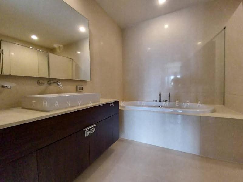 The Madison, Bangkok, Sukhumvit 41, Khlong Tan Nua, Watthana, Bangkok, 2 Bedrooms, 152 sqm, Condo For Rent, by Thanyalak Ajmera, 500553528 - DDproperty.com