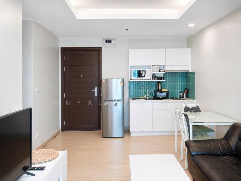 Thru Thonglor, Bangkok, Petchaburi Road, Bang Kapi, Huai Khwang, Bangkok, 1 Bedroom, 40 sqm, Condo For Rent, by Thanyalak Ajmera, 500553801 - DDproperty.com