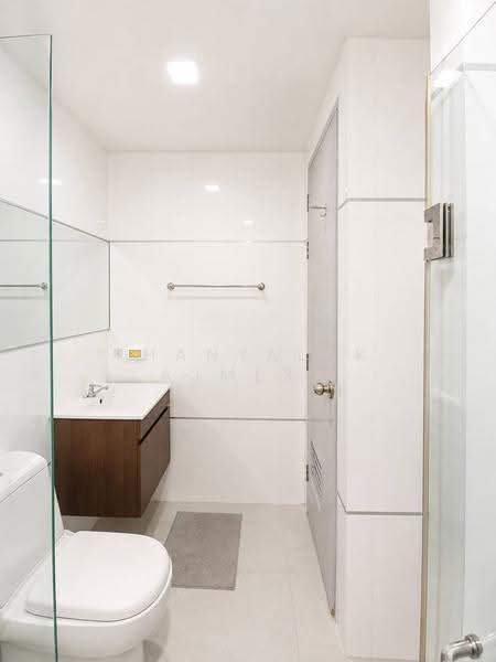 Thru Thonglor, Bangkok, Petchaburi Road, Bang Kapi, Huai Khwang, Bangkok, 1 Bedroom, 40 sqm, Condo For Rent, by Thanyalak Ajmera, 500553801 - DDproperty.com