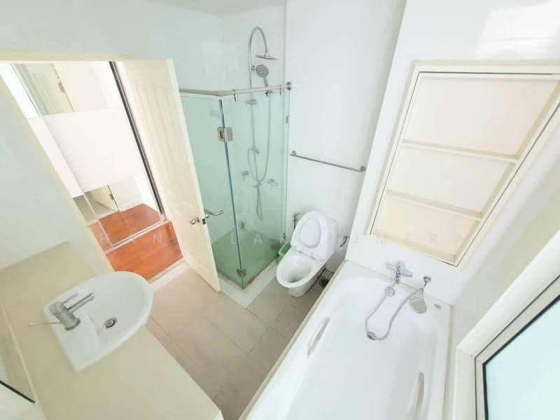 Siri Residence, Bangkok, 21 Soi Sukhumvit 24, Khong Tan, Khlong Toei, Bangkok, 1 Bedroom, 61 sqm, Condo For Sale, by Thanyalak Ajmera, 500553869 - DDproperty.com