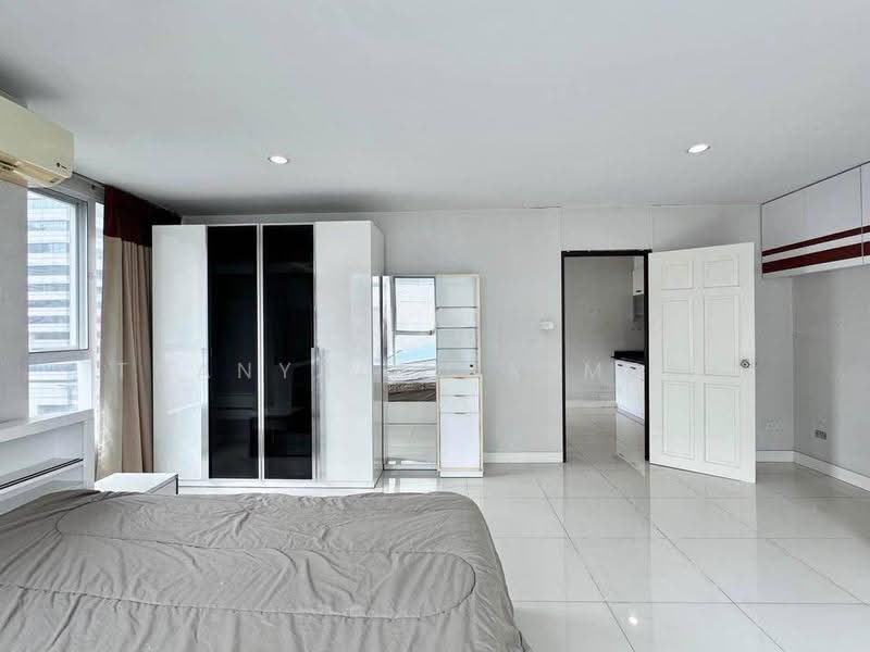 Sukhumvit Living Town, Bangkok, 299 Sukhumvit 21 Road, Khlongtoei Nua, Watthana, Bangkok, 1 Bedroom, 63 sqm, Condo For Rent, by Thanyalak Ajmera, 500553901 - DDproperty.com