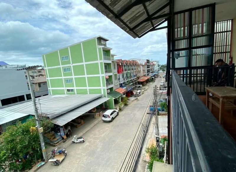 ทรัพย์พร้อมทำธุรกิจ ใกล้ชายหาดชะอำเพียง 120 ม. | 16 ห้องพัก | อาคาร คสล. 3 ชั้น | ที่ดิน 64.40 ตร.วา, เพชรบุรี, ชะอำ, เพชรบุรี, 152 ตร.ม., ตึกแถว-อาคารพาณิชย์ ขาย, โดย รชตวัน บุญประสิทธิ์, 500554505 - DDproperty.com