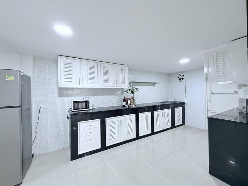 ประชาราษฎร์บำเพ็ญ, Bangkok, Samsen Nok, Huai Khwang, Bangkok, 6 Bedrooms, 450 sqm, Single Detached House For Rent, by การุณ ชมภูบุตร, 500554660 - DDproperty.com