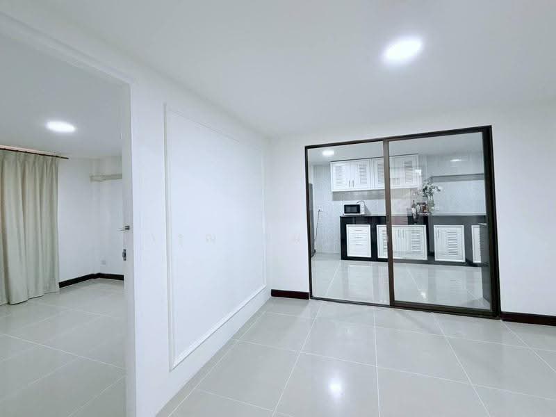 ประชาราษฎร์บำเพ็ญ, Bangkok, Samsen Nok, Huai Khwang, Bangkok, 6 Bedrooms, 450 sqm, Single Detached House For Rent, by การุณ ชมภูบุตร, 500554660 - DDproperty.com