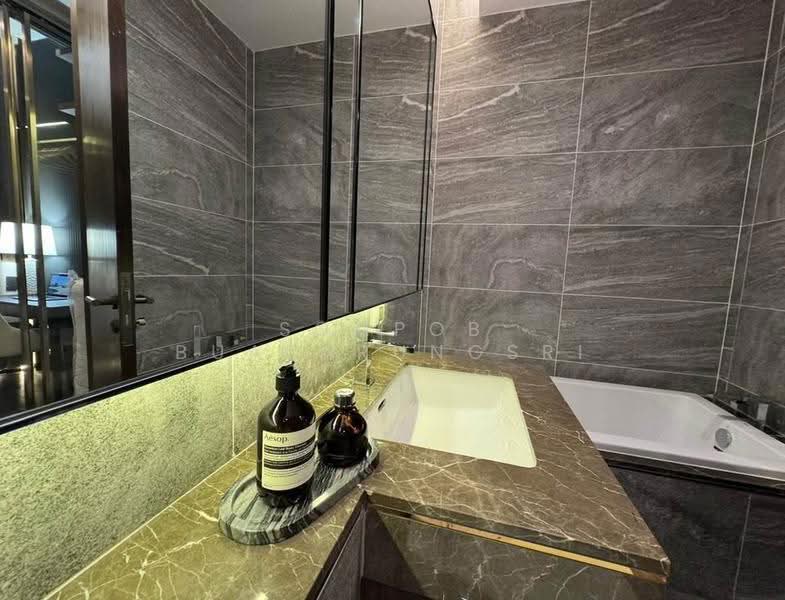 The Esse Sukhumvit 36, Bangkok, Soi Sukhumvit 36, Sukhumvit Road, Phra Kanong, Khlong Toei, Bangkok, 1 Bedroom, 39 sqm, Condo For Rent, by Sompob Buaparungsri, 500554746 - DDproperty.com