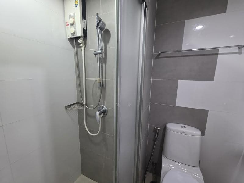 Lumpini Place Rama 4-Kluaynamthai, Bangkok, 4004 Rama 4 Road, Phra Kanong, Khlong Toei, Bangkok, 2 Bedrooms, 56 sqm, Condo For Rent, by โรส, 500554860 - DDproperty.com