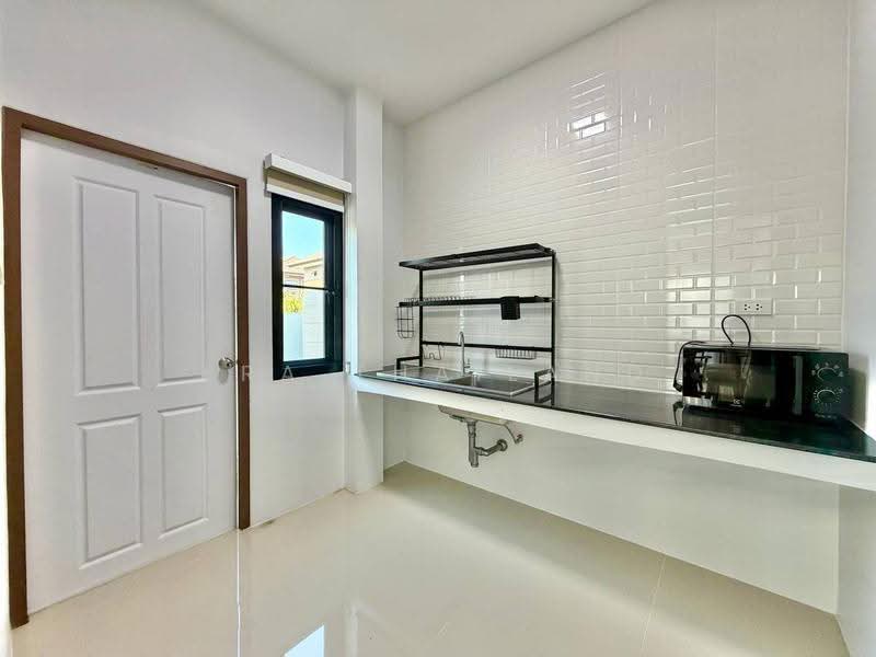 ขายบ้านเดี่ยว 2 ชั้น ใกล้เมืองเชียงใหม่ สภาพใหม่ ตกแต่ง Built-in พร้อมเฟอร์ครบ เข้าอยู่ได้ที, Chiang Mai, San Sai Luang, San Sai, Chiang Mai, 3 Bedrooms, 140 sqm, Single Detached House For Sale, by ERA Thailand, 500554961 - DDproperty.com
