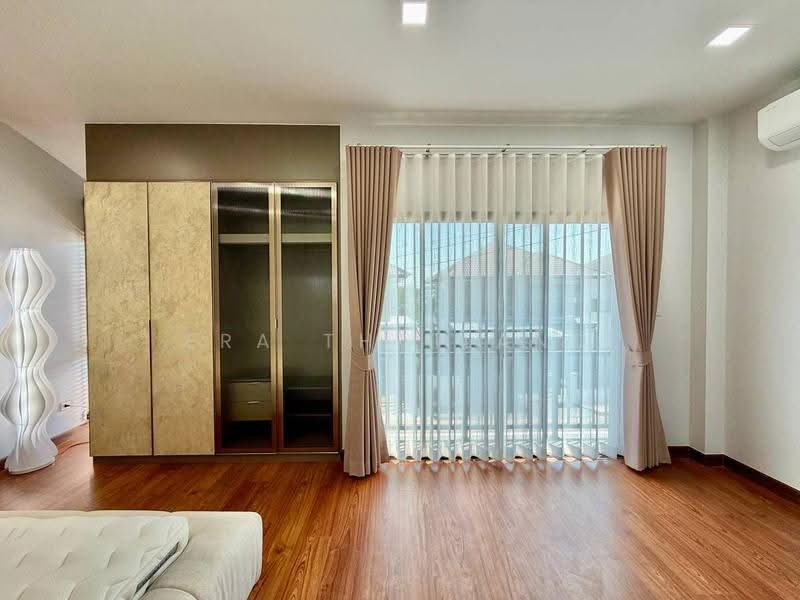 ขายบ้านเดี่ยว 2 ชั้น ใกล้เมืองเชียงใหม่ สภาพใหม่ ตกแต่ง Built-in พร้อมเฟอร์ครบ เข้าอยู่ได้ที, Chiang Mai, San Sai Luang, San Sai, Chiang Mai, 3 Bedrooms, 140 sqm, Single Detached House For Sale, by ERA Thailand, 500554961 - DDproperty.com