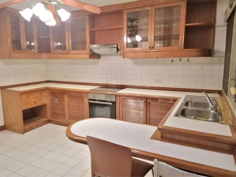 Asoke Towers, Bangkok, Sukhumvit 21 Road, Khlongtoei Nua, Watthana, Bangkok, 1 Bedroom, 287 sqm, Condo For Sale, by Nat Tantirapan, 500555027 - DDproperty.com