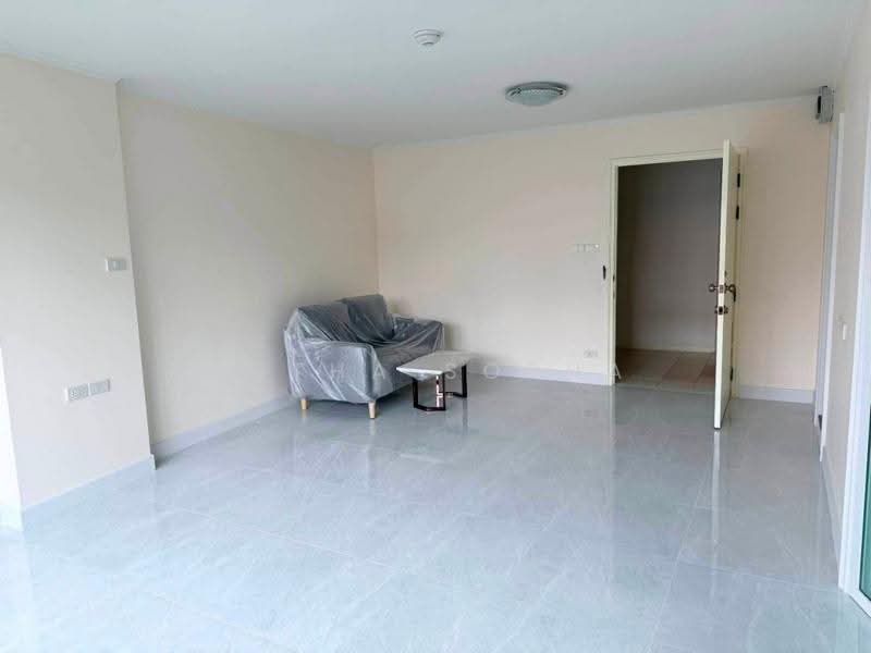 Lumpini Place Narathiwas Ratchanakarin, Bangkok, 200 Naradhiwas Rajanagarindra Rd, Chong Nonsi, Yan Nawa, Bangkok, 1 Bedroom, 34 sqm, Condo For Sale, by Kitha Sopha, 500555032 - DDproperty.com