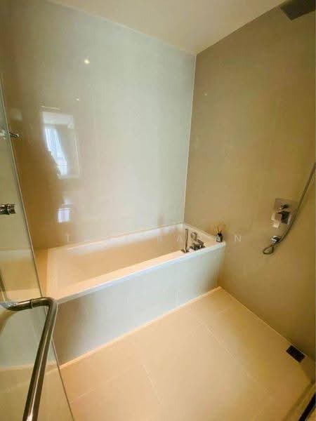 H Sukhumvit 43, Bangkok, 28 Sukhumvit 34 Road, Khlong Tan Nua, Watthana, Bangkok, 1 Bedroom, 43 sqm, Condo For Rent, by Nat Tantirapan, 500555097 - DDproperty.com