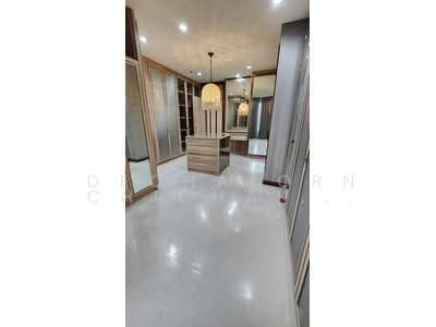 For Rent - Villa Asoke, Bangkok