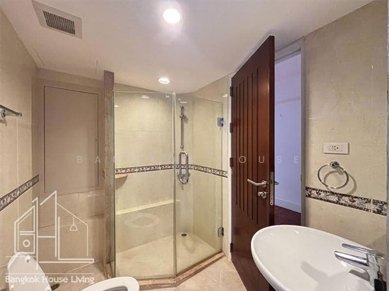 Phirom Garden Residence, Bangkok, Soi Sukhumvit 41, Khlong Tan Nua, Watthana, Bangkok, 4 Bedrooms, 320 sqm, Condo For Rent, by Bangkok House Living, 500555463 - DDproperty.com