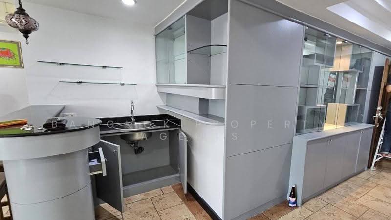 Royal Castle Sukhumvit, Bangkok, 30 Soi Sukhumvit 39, Khlongtoei Nua, Watthana, Bangkok, 3 Bedrooms, 160 sqm, Condo For Rent, by BANGKOK PROPERTY AGENTS, 500555575 - DDproperty.com