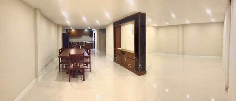3-Storey Corner Townhouse for Rent – Sukhumvit, Ekkamai, Bangkok, Khlong Tan Nua, Watthana, Bangkok, 3 Bedrooms, 350 sqm, Townhouse For Rent, by Pudis Chitrungsakorn, 500555698 - DDproperty.com
