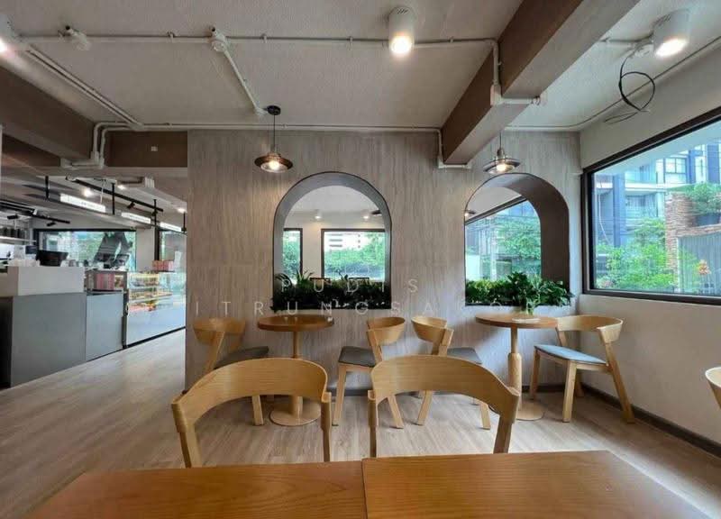 4-Storey Corner Commercial Building for Rent – Sukhumvit | Ekkamai, Bangkok, Khlong Tan Nua, Watthana, Bangkok, , 250 sqm, Shophouse For Rent, by Pudis Chitrungsakorn, 500555966 - DDproperty.com