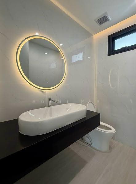 For Rent/Sale: 4-Story Home Office with Rooftop Terrace – Rama 9 Area, Just 600m from MRT Rama 9 (SP, Bangkok, Huai Khwang, Bangkok, , 700 sqm, Shophouse For Rent, by Agent Pla, 500556137 - DDproperty.com
