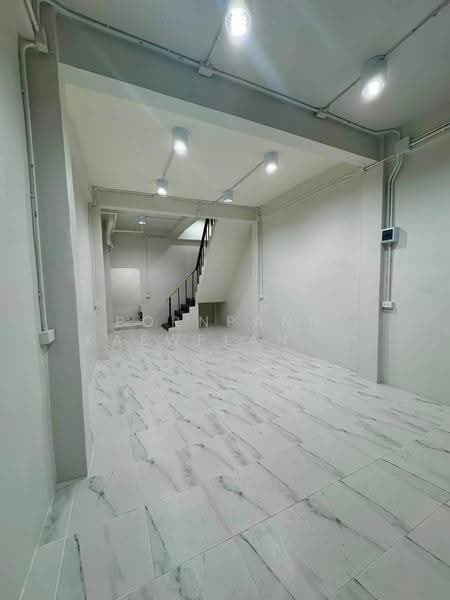 Fully Renovated 4-Storey Townhome / Home Office for Rent Sathorn - Silom - Naradhiwas | 180 sq.m, Bangkok, Yan Nawa, Sathon, Bangkok, , 180 sqm, Shophouse For Rent, by Pornpann Kaewplang (Sand), 500556236 - DDproperty.com