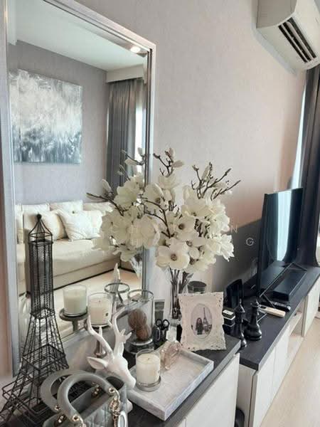 Life Ratchadapisek, Bangkok, 279 Ratchadapisaek Road, Huai Khwang, Bangkok, 2 Bedrooms, 56 sqm, Condo For Sale, by Dechatorn Chichaiyang, 500556277 - DDproperty.com