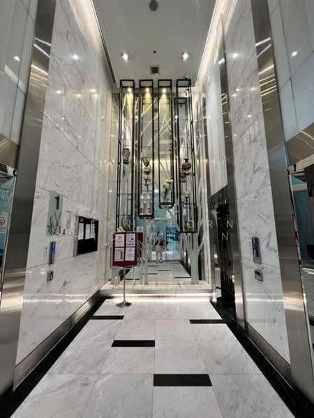 Life Ratchadapisek, Bangkok, 279 Ratchadapisaek Road, Huai Khwang, Bangkok, 2 Bedrooms, 56 sqm, Condo For Sale, by Dechatorn Chichaiyang, 500556281 - DDproperty.com