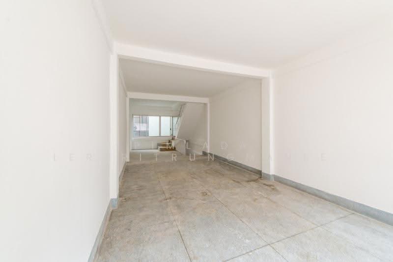 ตึกแถว 5 ชั้นครึ่ง ซอยสีลม 6 ติดถนนสีลม, Bangkok, Suriyawong, Bang Rak, Bangkok, , 280 sqm, Shophouse For Sale, by Pimlada Lertritrungmanee, 500556553 - DDproperty.com