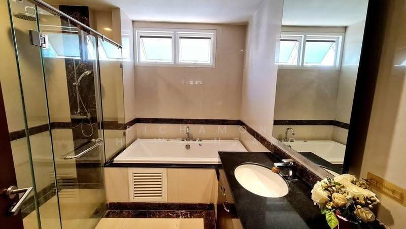 Piyathip Place, Bangkok, 24 Soi Prommitr, Khlong Tan Nua, Watthana, Bangkok, 3 Bedrooms, 289 sqm, Apartment For Rent, by Pichamon Chawbantard, 500556601 - DDproperty.com