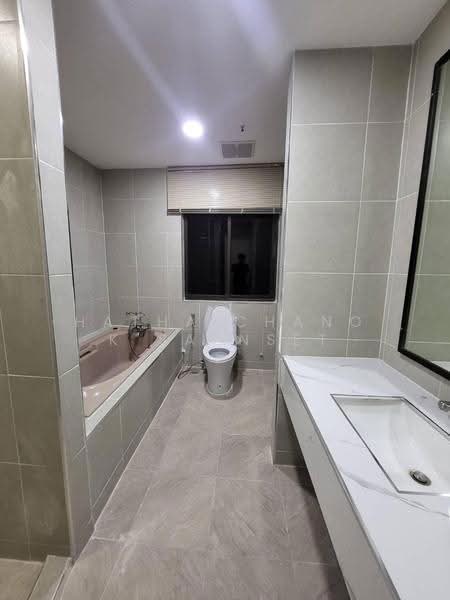 Moon Tower, Bangkok, Soi Sukhumvit 59, Khlong Tan Nua, Watthana, Bangkok, 4 Bedrooms, 300 sqm, Condo For Rent, by Hathaichanok Saenset, 500556686 - DDproperty.com